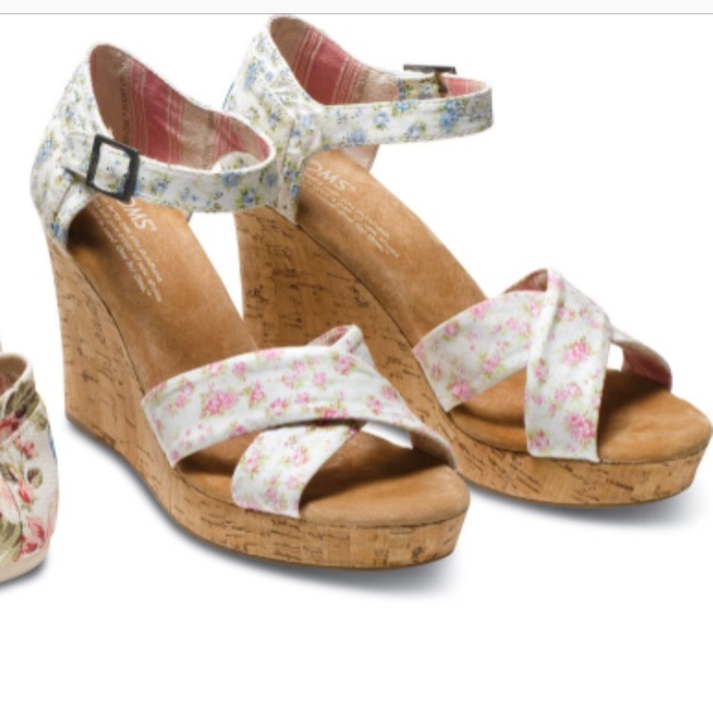 Toms shabby chic wedges size 7.5